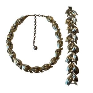 Chicago MidCentury Vintage Elegant Gold Leaf Necklace and Bracelet Set